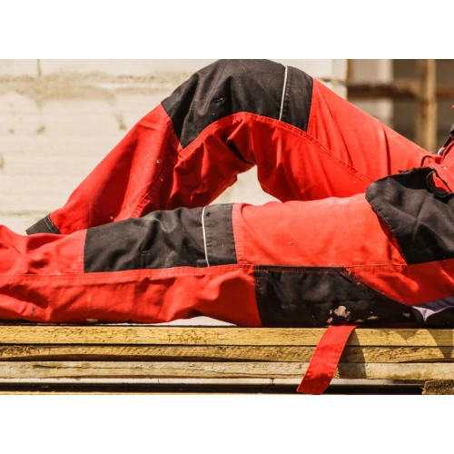 10 najważniejszych cech spodni roboczych BHP – jak wybrać idealne spodnie do pracy?