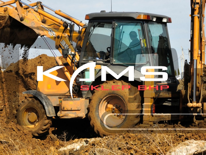 Praca minikoparki w ciasnej zabudowie – BHP i organizacja placu budowy